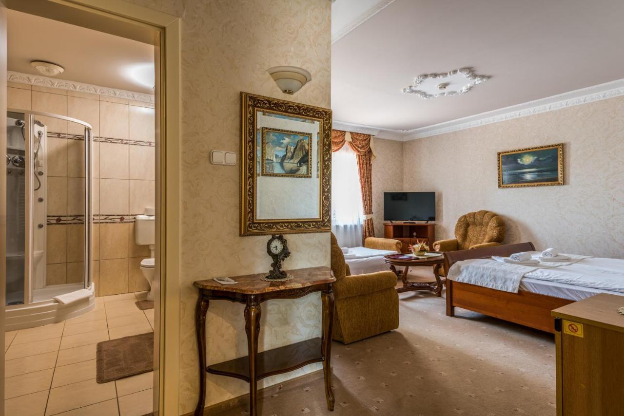 Hotel Bíbic és Tüskevár Étterem és Horgásztó Nyíregyháza Exterior foto