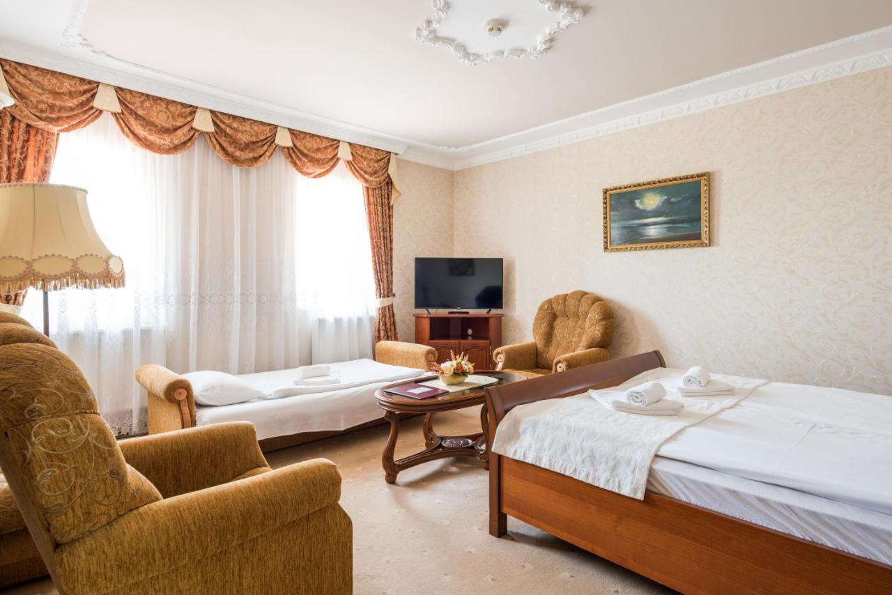 Hotel Bíbic és Tüskevár Étterem és Horgásztó Nyíregyháza Exterior foto