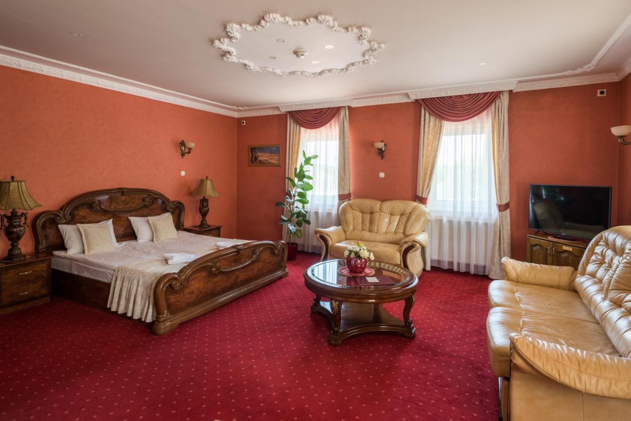 Hotel Bíbic és Tüskevár Étterem és Horgásztó Nyíregyháza Exterior foto