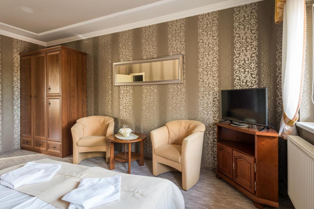 Hotel Bíbic és Tüskevár Étterem és Horgásztó Nyíregyháza Exterior foto